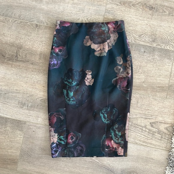 H&M dark green pink floral midi pencil skirt size 4 - Picture 1 of 5